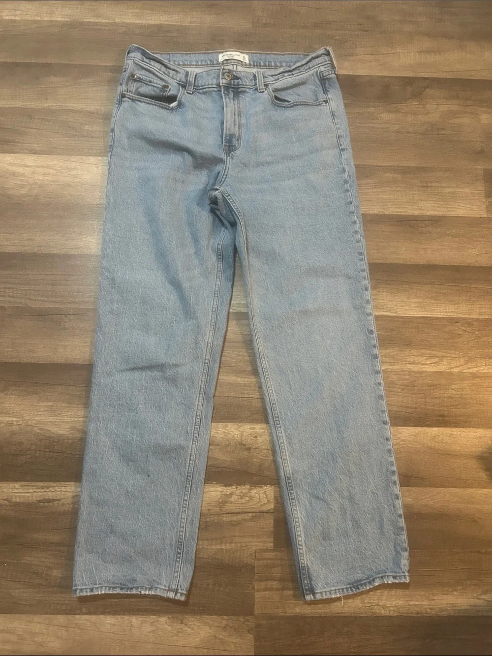 Abercrombie & Fitch Women’s The Straight Mid Rise Light Wash Jeans Size 31